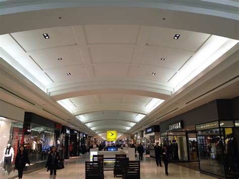 st laurent shopping centre hours